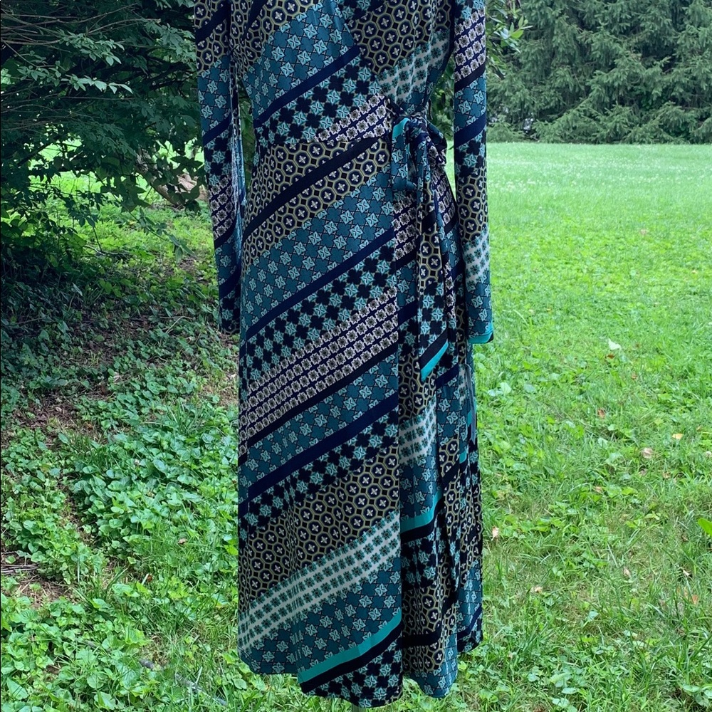 Dress - Picture 2 of 7